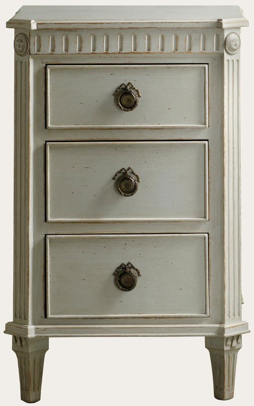 BEDSIDE TABLE WITH FLUTED CARVING