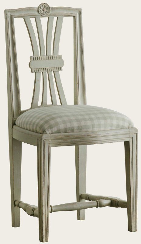 CHAIR WITH MEDALLION