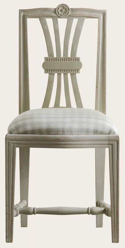 CHAIR WITH MEDALLION