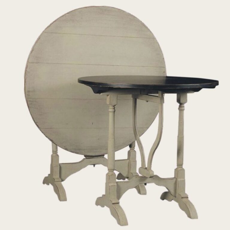 ROUND TABLE