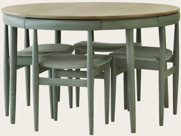 ROUND TABLE WITH FOUR CHAIRS
