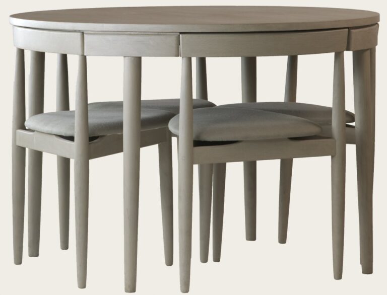 ROUND TABLE WITH FOUR CHAIRS (THREE LEGS)